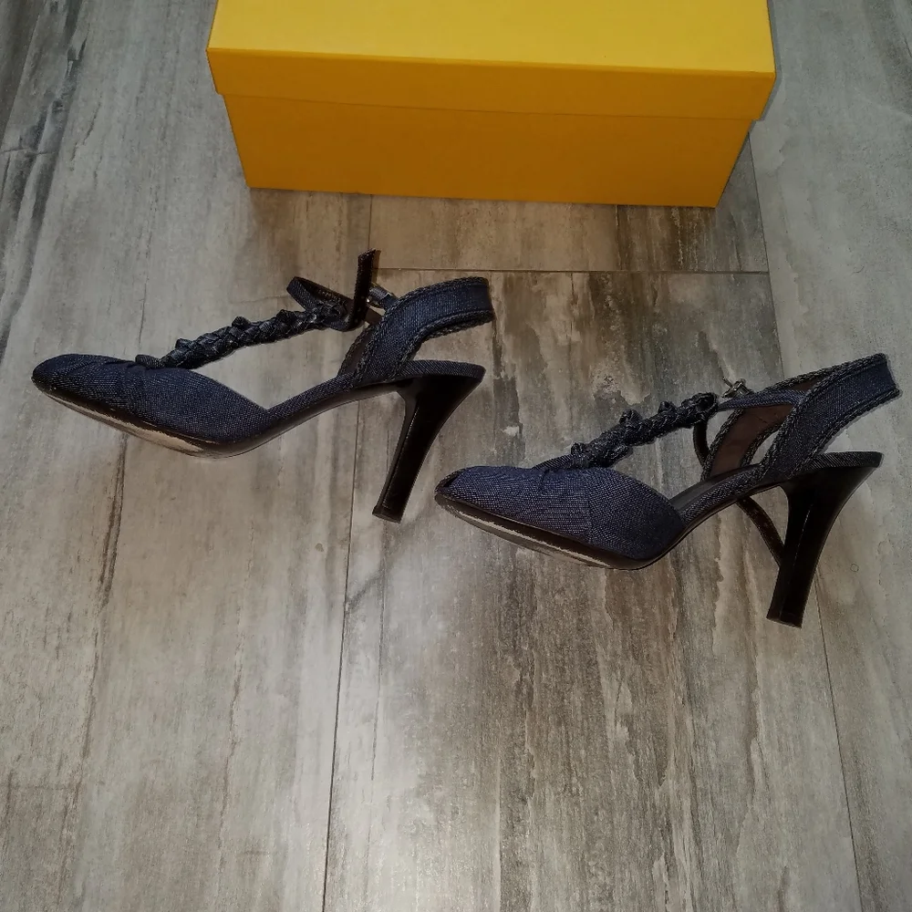 Fendi T-Strap Sandals - Picture 4 of 13